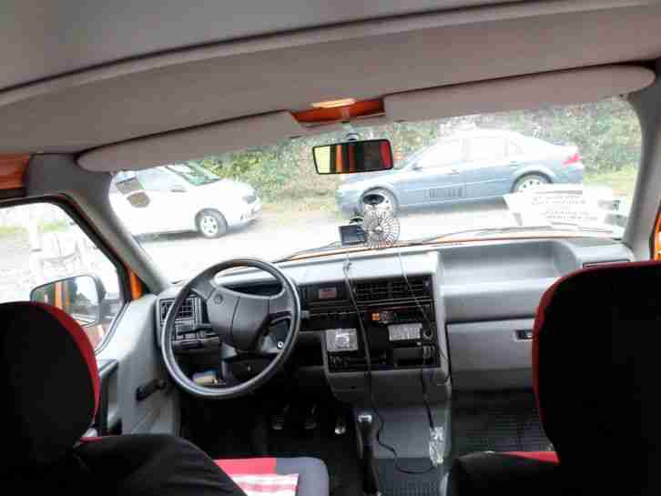 VW Bus T4 2.4D 8 Sitzer KM 403 000 Bj. 1992 HU 10/04