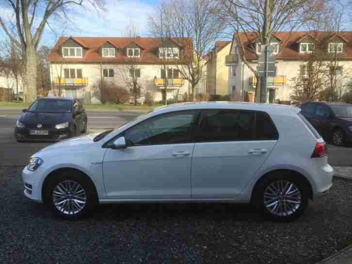 VW Golf 7 Cup Weiß original 13.700 km Fahrzeug wie Neu !!!