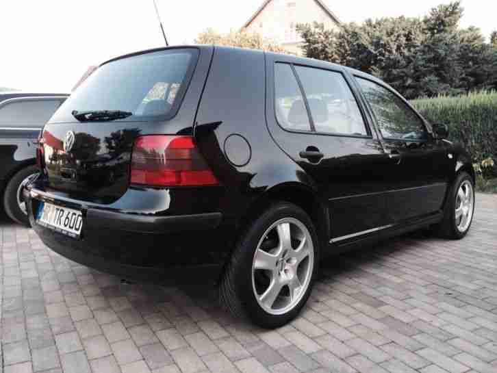 VW Golf IV 1.4 Benziner 5-Türig Schwarz mit Alufelgen / 8-fach bereift