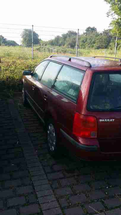 VW Passat Variant 1,8 Benzin Farbe Rot