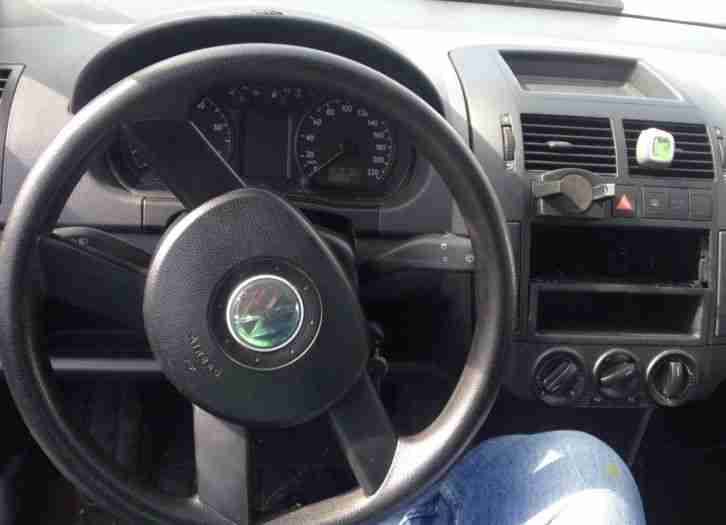 VW Polo 9N schwarz 4türig