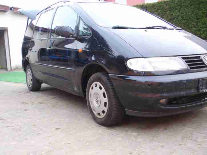 VW Sharan mit AH Schwarz