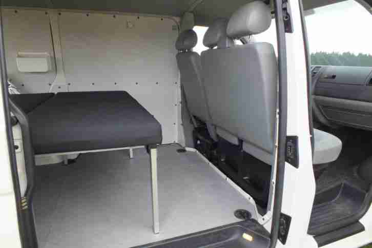 VW T5 Transporter mit flexiblem Campingausbau