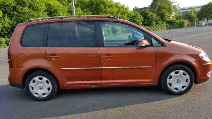 VW Touran 2.0 TDI DPF United,NAVI,Klima,BC,Tempomat,6 Gang