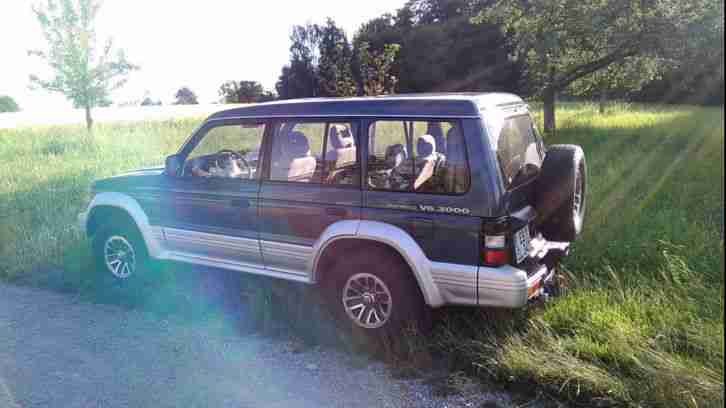 Verkaufe toll erhaltenen Mitsubishi Pajero V6 mit wenigen Kilometern