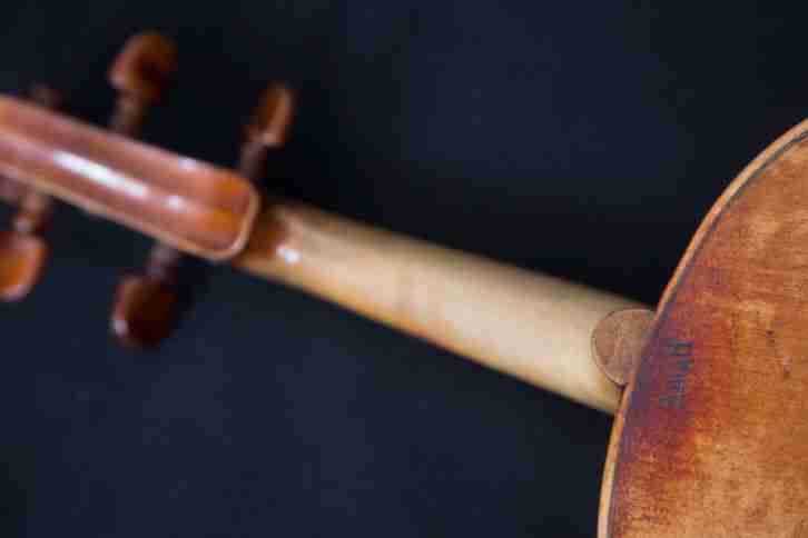 Violine AMATI mit Prägung vom Hause Schmuckstück 18tes