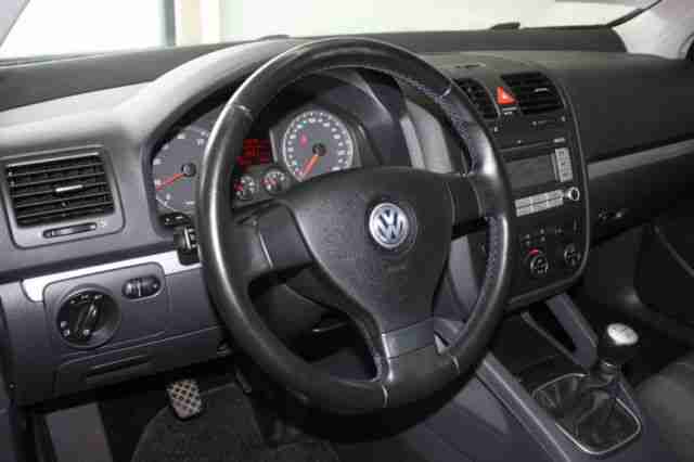 Volkswagen Golf V 1.6 Tour /Sitzhzg. /Einparkh. /Tempom