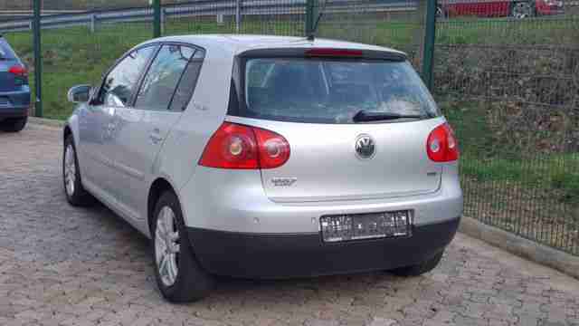 Volkswagen Golf V 1.9 TDI Lim. Tour