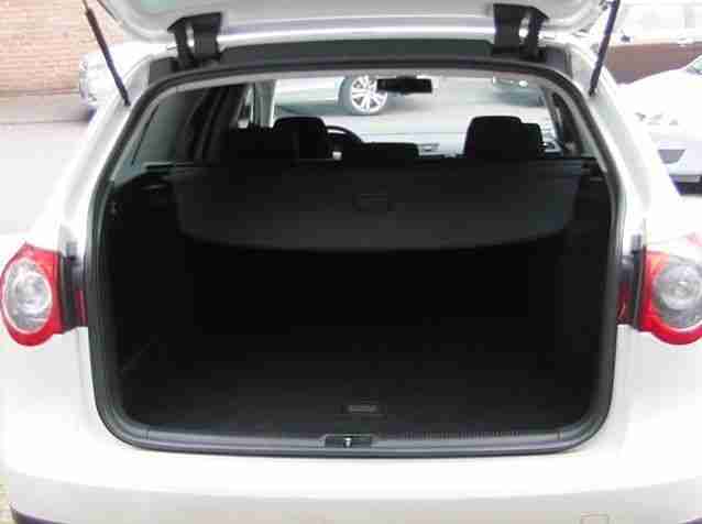 Volkswagen PASSAT 2.0 TDi DPF DSG *NAVi*KLiMAAUTM*16"AL