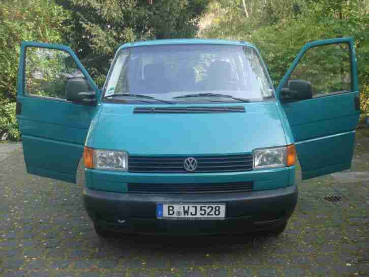 VW Bus T 4 mit Rollstuhlrampe