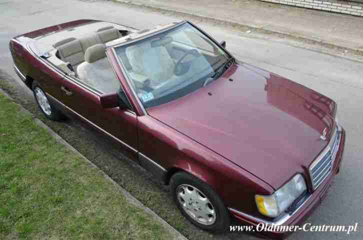 Volkswagen VW T1 1970 Blau/Weiss "Bulli" mit Leinwanddach, Weißer Innenraum 1600