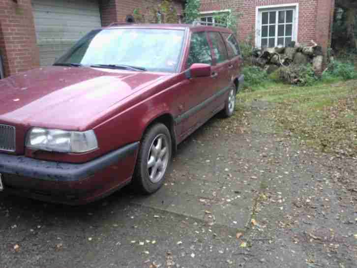 Volvo 850 GLE. Erstzulassung 06/95. Schaltgetriebe. 106 Kw - 144 PS. Veloursitze