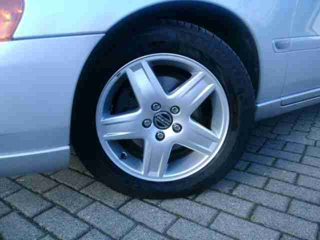 Volvo S60 2.4 Automatik Momentum*Leder*Xenon*Navi*