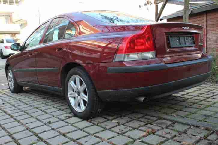 Volvo S60 2.4 mit Standheizung, Schiebedach, Sitzheizung, Alarmanlage & 1. Hand