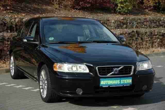 Volvo S60 D5 Aut. Momentum LEDER NAVI XENON 1A ZUST.!