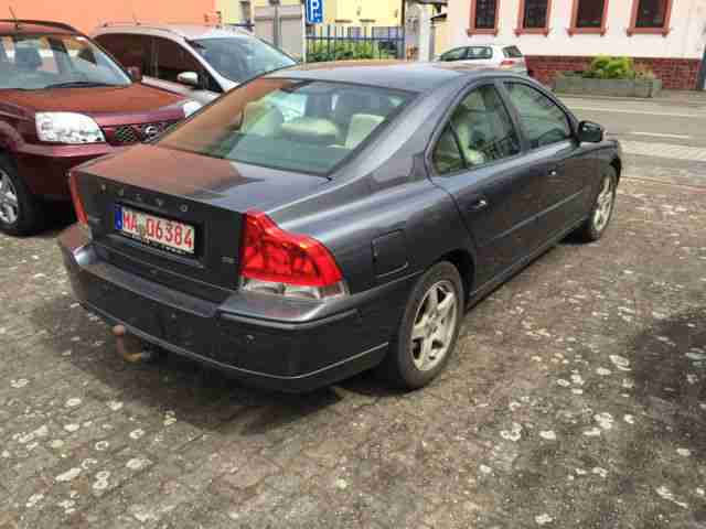 Volvo S60 D5 Momentum, AHK, Leder,Xenon,PDC