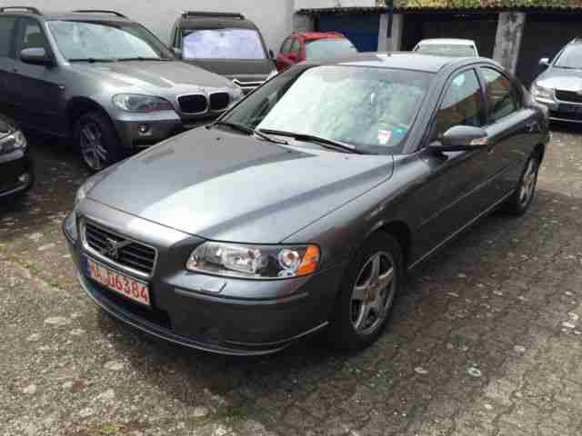 Volvo S60 D5 Momentum, AHK, Leder,Xenon,PDC