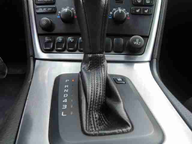 Volvo S60 Summum Autom. Navi Leder Xenon Scheckheft