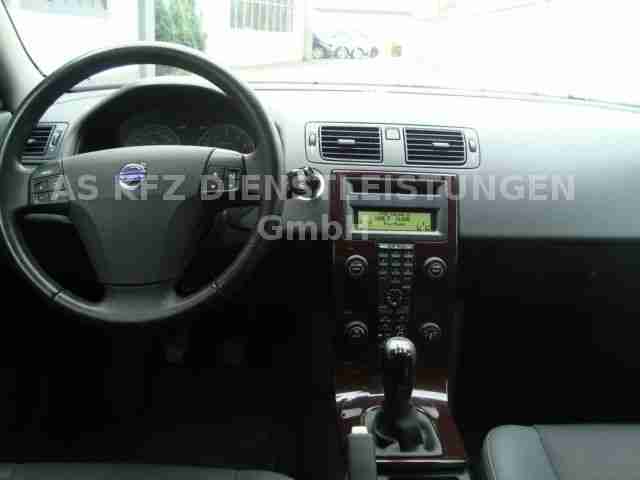 Volvo V 50 Kombi 1.8 Momentum Teilleder Alu's Tempomat