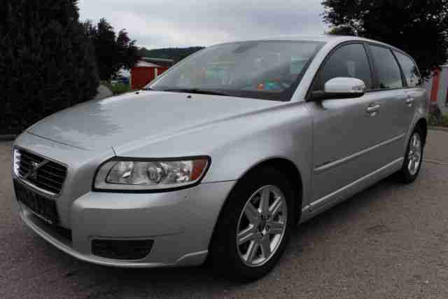 Volvo V 50 Kombi 2.0 D Momentum 1Ha Navi AHK Sitzh.