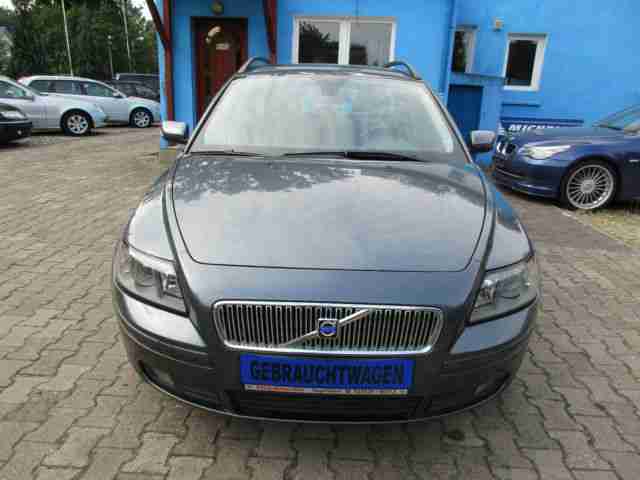 Volvo V 50 Kombi 2.4 Momentum / Teilleder / Scheckheft