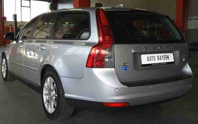 Volvo V 50 Kombi D2°NAVI°PDC°SHZ°BLUETOOTH FREISPRECH