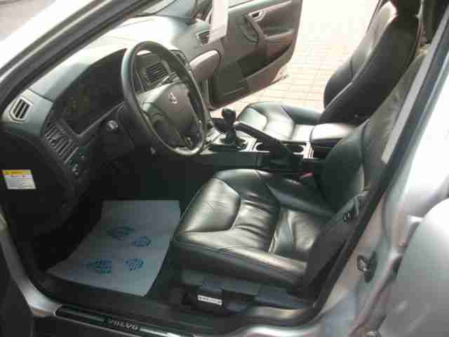 Volvo V 70 2.4 lückenloses S-Heft + viele Extras + AHK