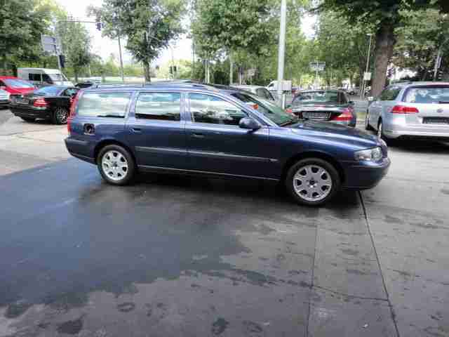 Volvo V 70 Kombi 2.4 T / 2.5 T~LEDER~AHK~8XBEREIFT~GSD