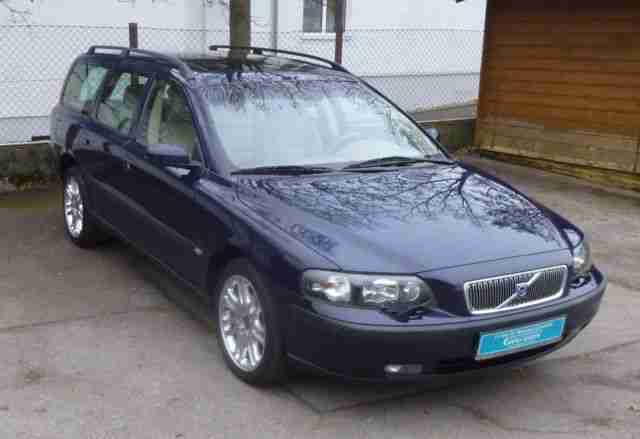 Volvo V 70 Kombi 2.5 T AWD/XENON/LEDER/SSD/17"ALU