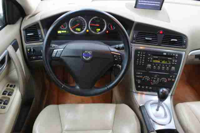 Volvo V 70 Kombi D5 Edition Sport*Leder/Navi/SHZ/PDC