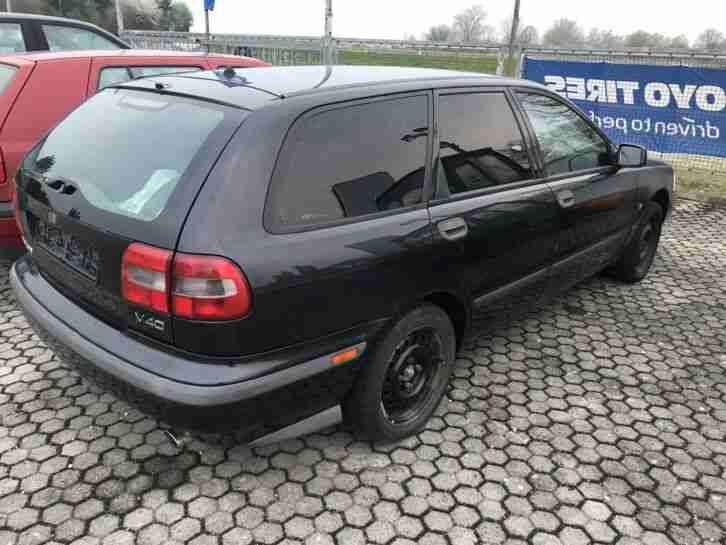 Volvo V40 1