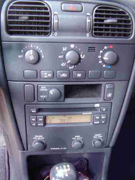 Volvo V40 1.8i (Benziner) Bremsen vorne & hinten Motor, Getriebe gut ! HU08/2019