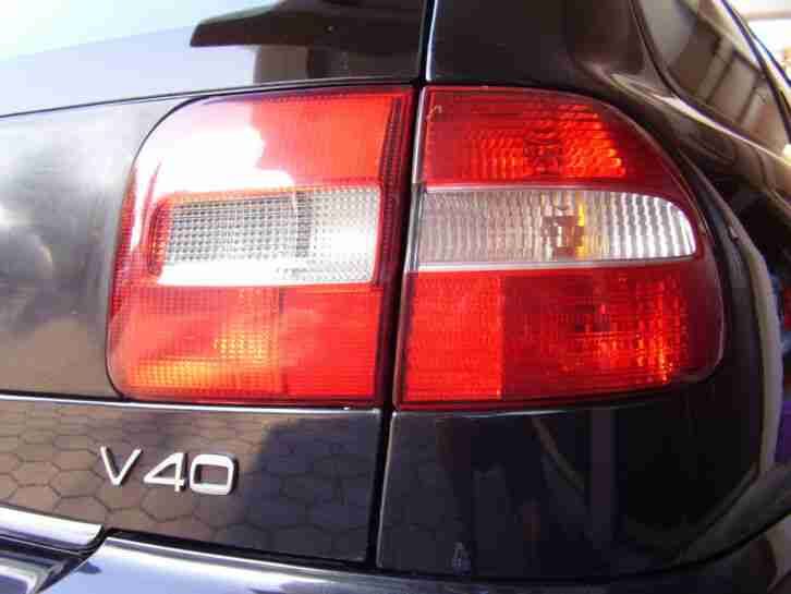 Volvo V40 1.8i (Benziner) Bremsen vorne & hinten gut HU 08 2019