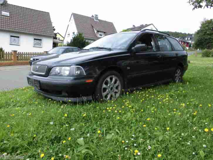 Volvo V40 1.8i mit 225540km HU AU 03 2015