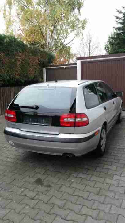 Volvo V40 / BJ. 2001 / 145000km.
