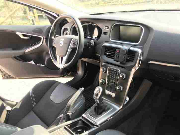 Volvo V40 D3 Momentum XENON, STANDHEIZUNG, AHK, ACC