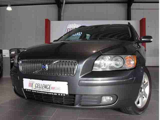 Volvo V50 2.4 Momentum / SCHECKHEFT NUR VON VOLVO