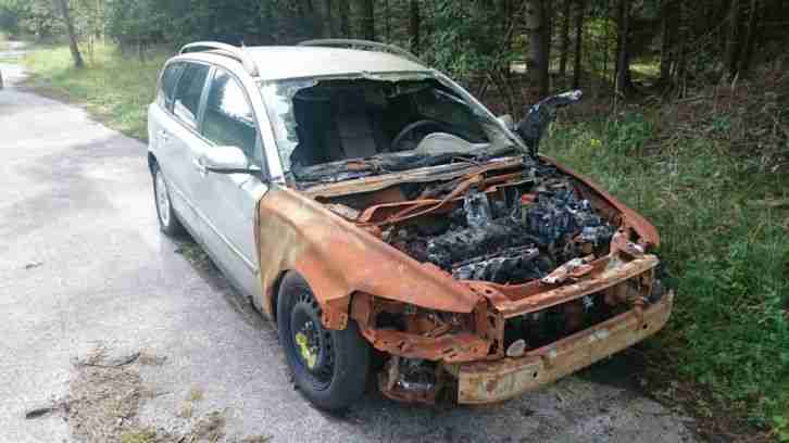 Volvo V50 2,4i Momentum Automatik mit Brandschaden, EZ 2004, deutscher Brief