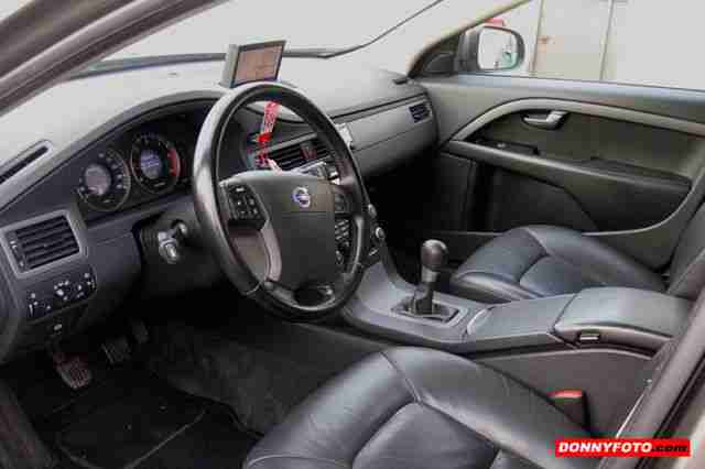 Volvo V70 2.0D Momentum Vollleder, Navi,Einparkhilfe..