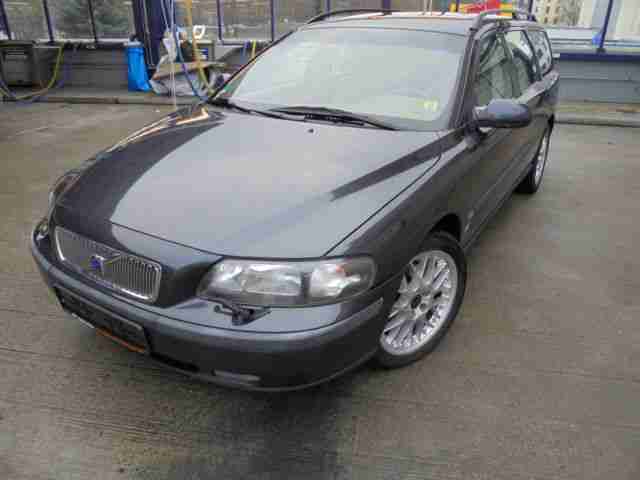 Volvo V70 2.4 1.Hand, TüV/AU neu, 8-fach bereift