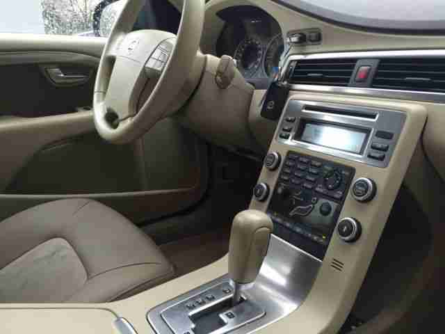 Volvo V70 2.4 D DPF Aut. Momentum NEUES MODEL