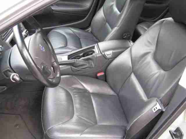 Volvo V70 2.4 D5 Edition Comfort Xenon Leder AHK1.Hand