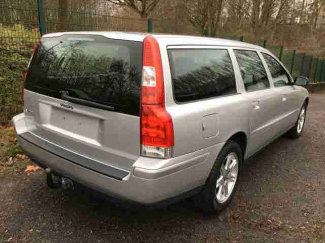 Volvo V70 2.4 Kinetic, 1. Hand, AHK