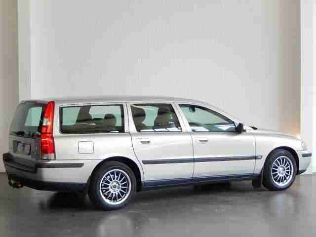 Volvo V70 2.4 Klima, AHK, Schiebedach, etc.