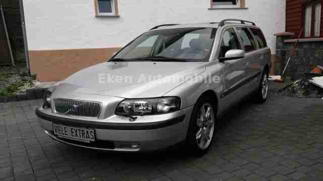 Volvo V70 D5 Silver Edition Navi Leder Xenon Top Gepf.