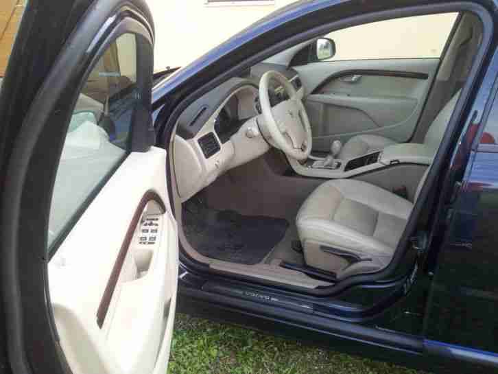 Volvo V70 III 2.4 D5 Momentum Kombi 2008 sehr exklusive Ausstattung, TÜV neu