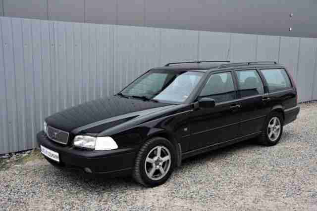 Volvo V70 Kombi 2.5 D 1 Hand/Navi/Leder/Klima/SHZ/AHK