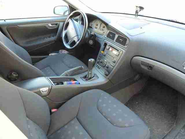Volvo V70 Kombi, AHK, Grundgepäckträger, 9 X Markenbereifung 7mm Profil.