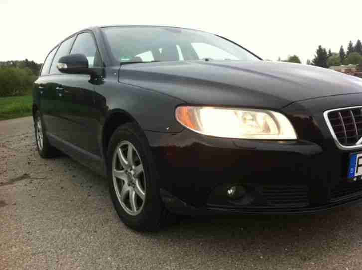 Volvo V70 Serie 3 akt.Modell 2.4D DPF Telefon AHK Sitzheizung optisch wie 90tkm
