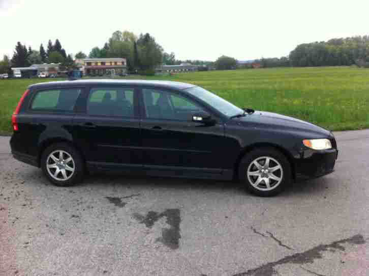 Volvo V70 Serie 3 akt.Modell 2.4D DPF Telefon AHK Sitzheizung optisch wie 90tkm